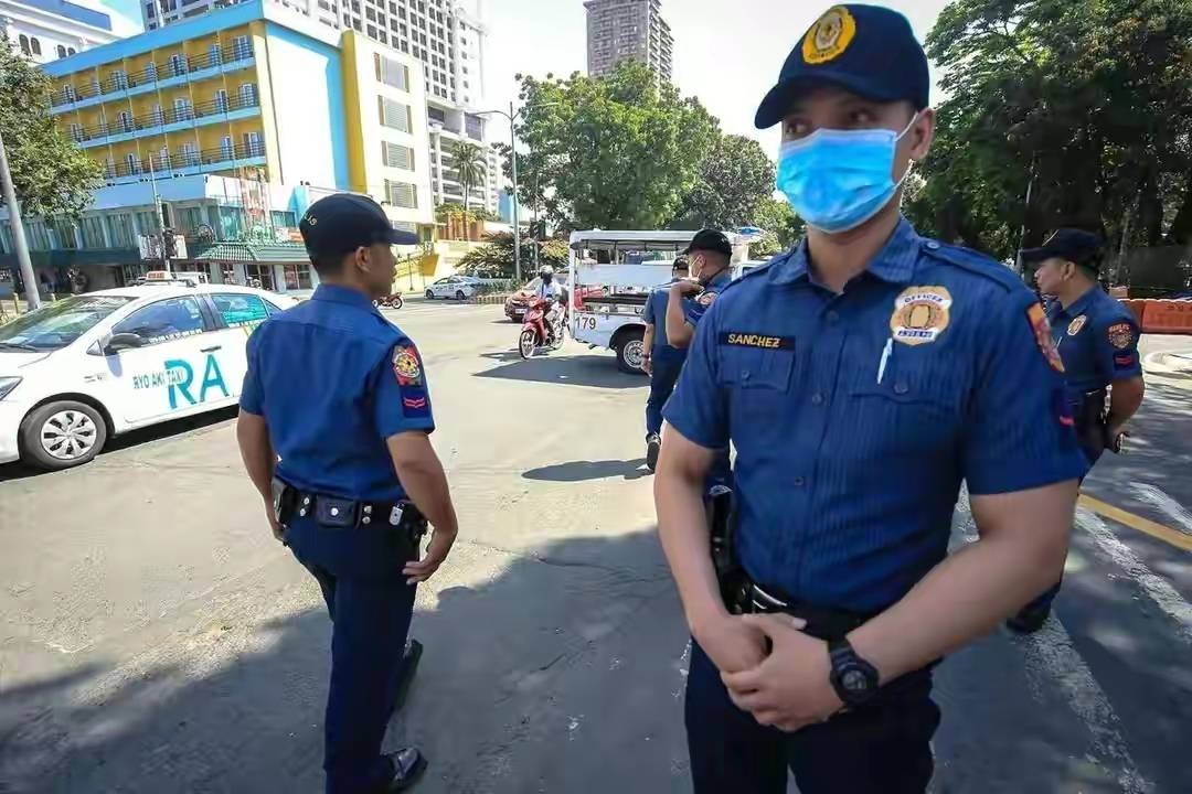 菲律宾警长绑架中国游客，同伴被勒索31万元赎金，果然是腐败透顶。近期菲律宾三名中