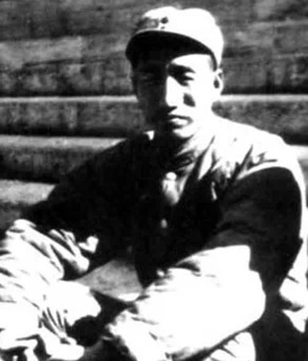 1924年，蒋介石对黄埔军校的学员进行考核，结束后他点评一人“不堪大用”。可老蒋