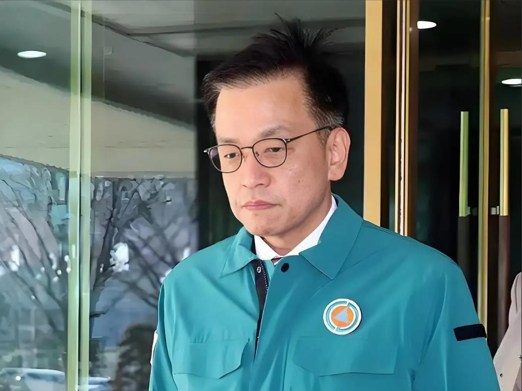 韩国要改变现状，这六个建议可以做到：

第一、代代总统崔相穆直接辞职不干了，把位