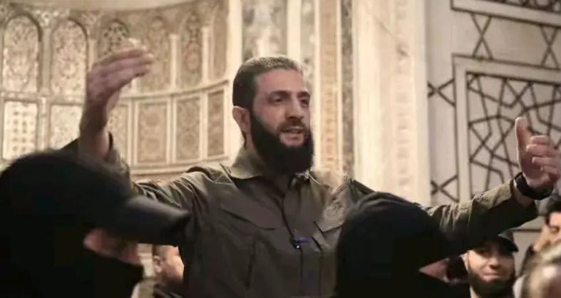 叙利亚新政府总统沙拉，已经在明面上倒向美国，这可让土耳其气得暴跳如雷。
    