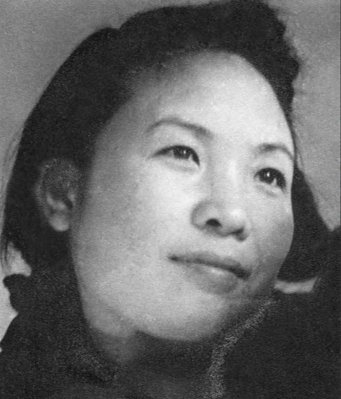 1985年，作家陈布文发现相伴50年的丈夫移情别恋自己的干女儿后，竟以绝食的方式