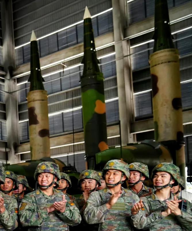 伊朗200发导弹就把以色列打懵，这要是换成中国，随便一扔肯定就是上千枚，央视曝光