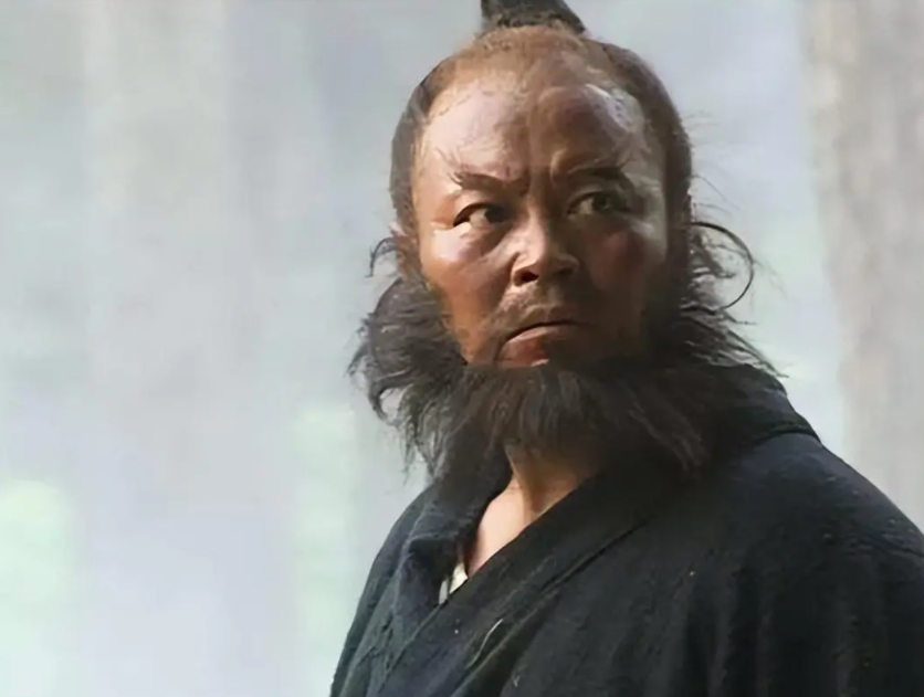 李逵在《水浒传》中也就属于中等水平，杀个杂兵还没什么问题，但如果和顶尖高手对抗，