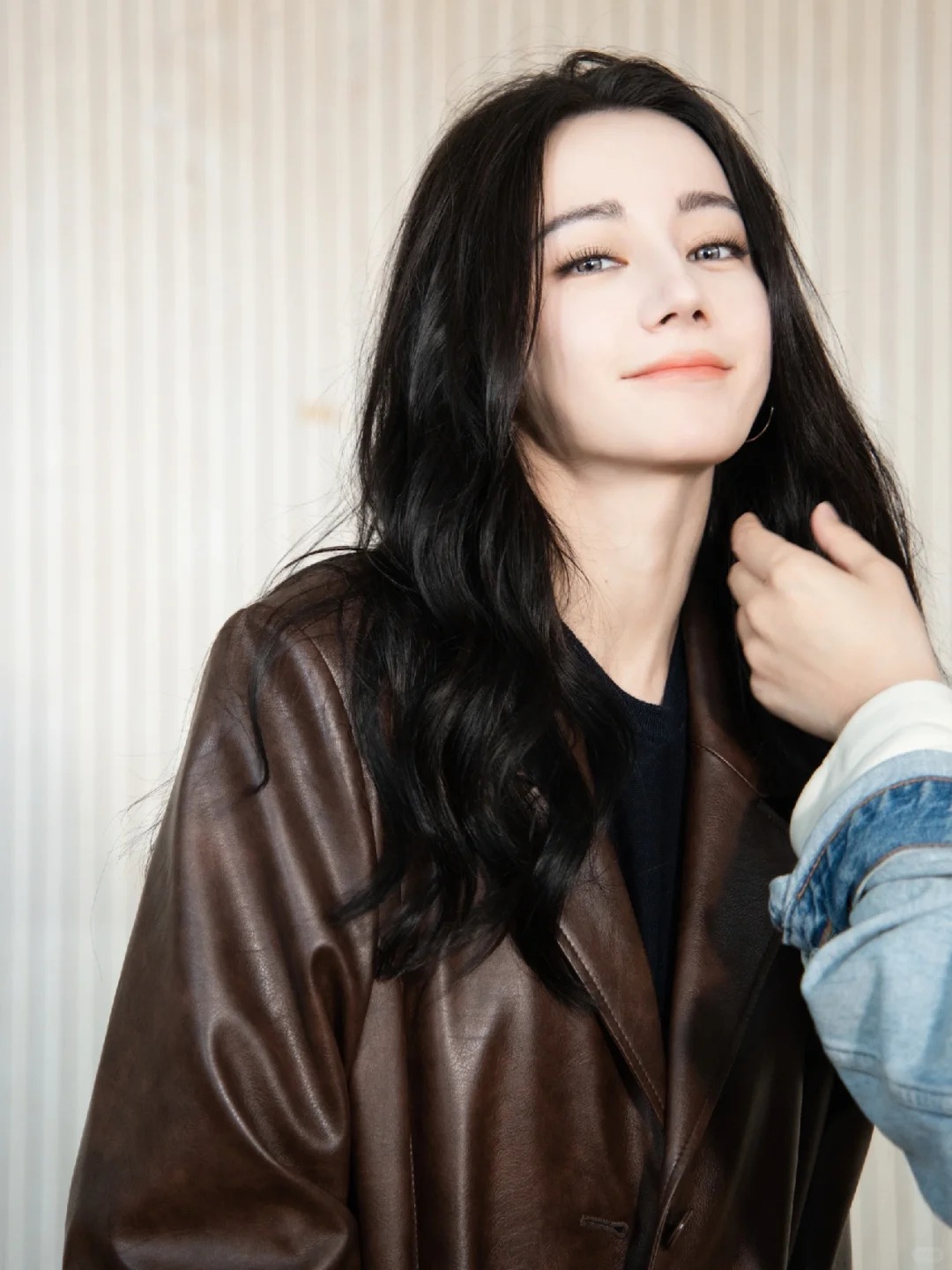 迪丽热巴：快来get热巴的穿搭和妆容