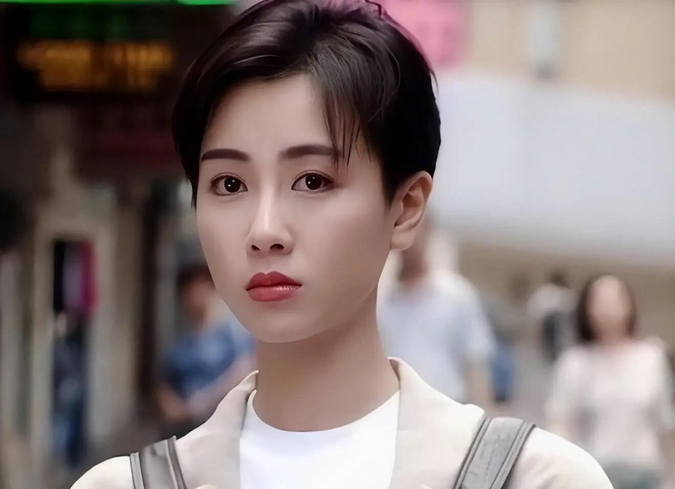 她怎样从爱恨情仇走到了独立坚强