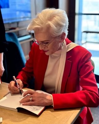 喜爱分享中国见闻的她