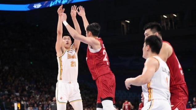 连续让辽篮二老、周琦吃瘪，今却被19岁新星压制，男篮接班人真强