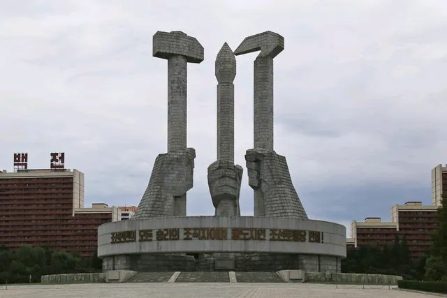 朝鲜已做好准备，8 个炮兵旅团都转为“射击待命状态”。
朝鲜和韩国这事儿真是闹得