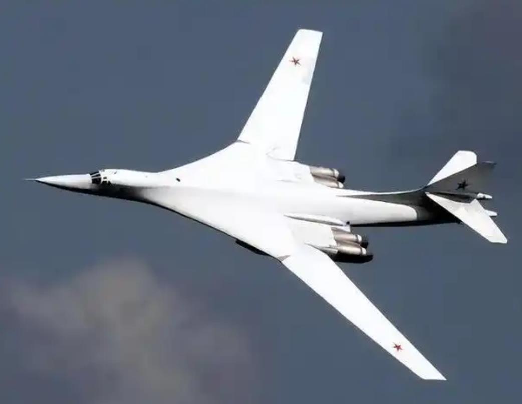 现在白天鹅还属于先进的轰炸机吗？

属于，俄罗斯的白天鹅可以说是飞的最快的战略轰