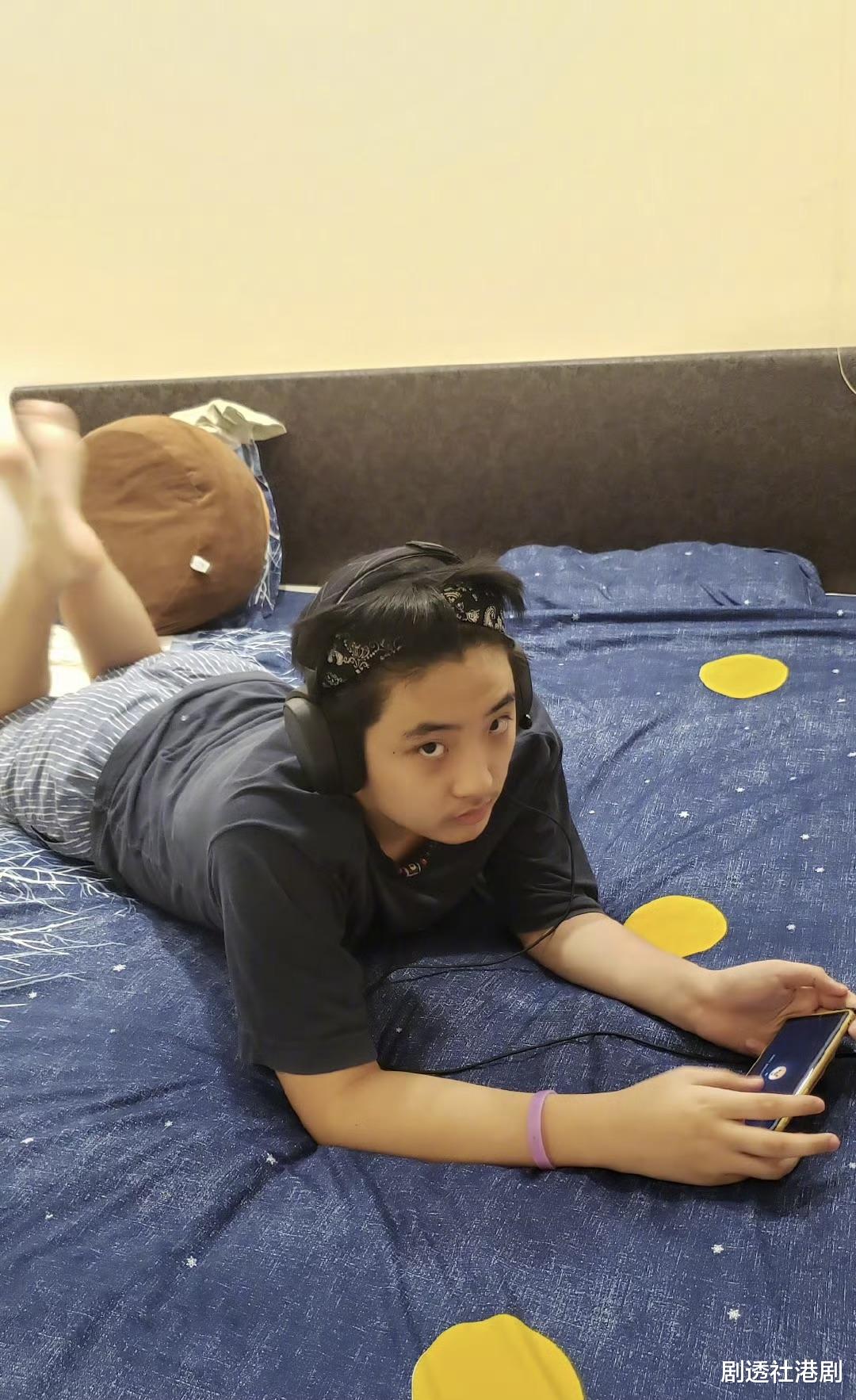 港星吴镇宇儿子费曼近况曝光！16岁被指像极了中年人，自带油腻感（吴镇宇吴费曼）-第7张图片-九妖电影