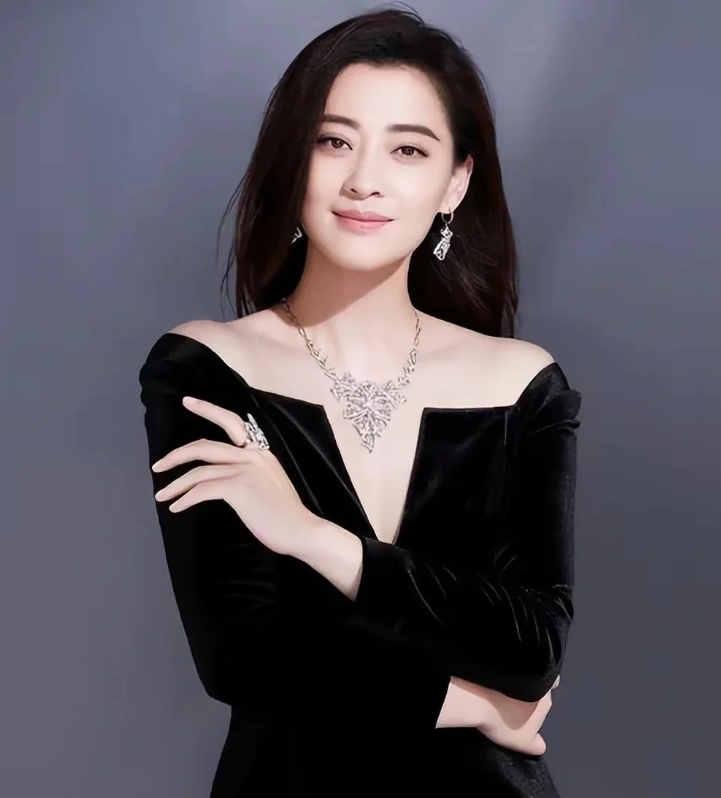 梅婷大方请客，生图下的自然老态