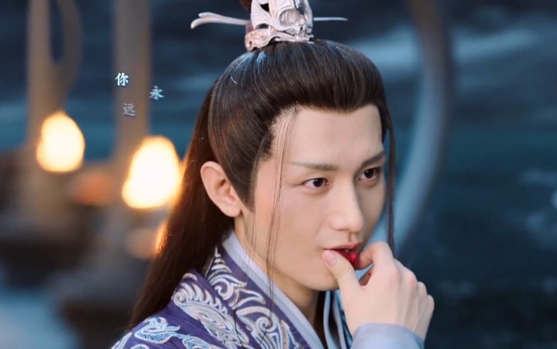 成毅。都三十好几的人了，在娱乐圈摸爬滚打这么久，也算是小有名气，各种晚会肯定没少