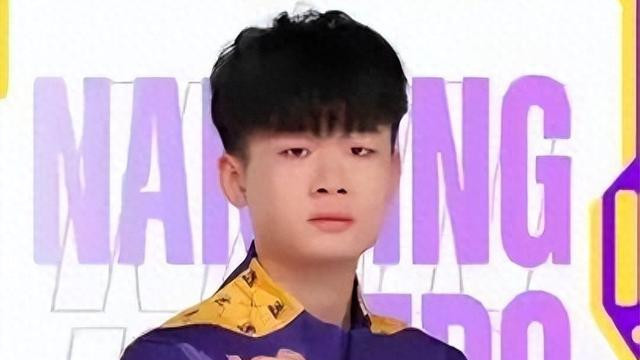 闹大了！为当“榜一大姐”，网骗电竞选手几十万，两人从未见面。