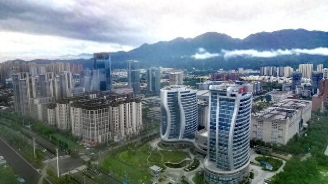 外商独资医院出现后，可能会带来以下影响：

1. 这些医院应该会提供更多先进的技