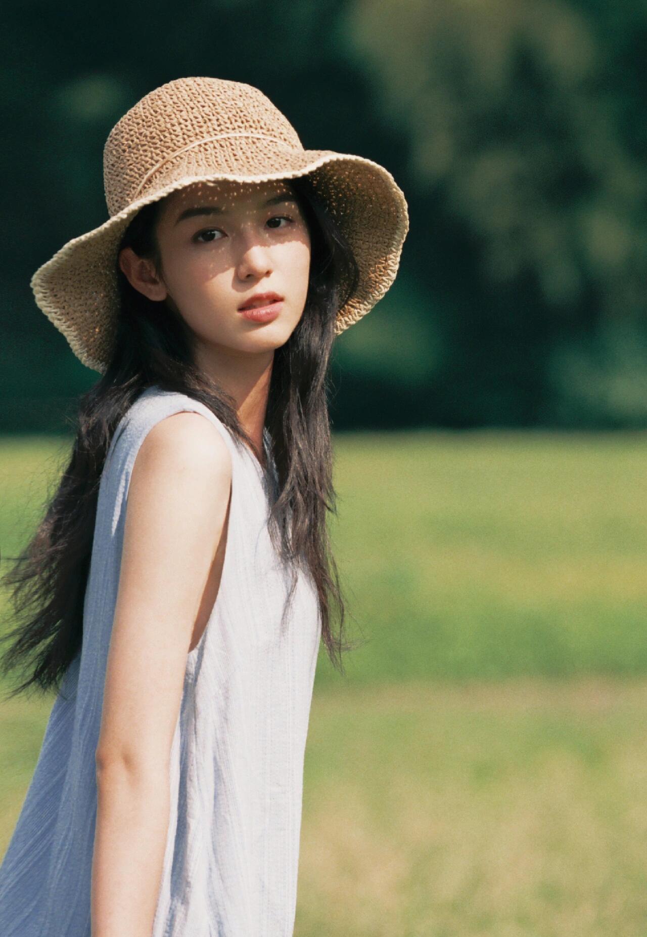 发点夏末里的周也