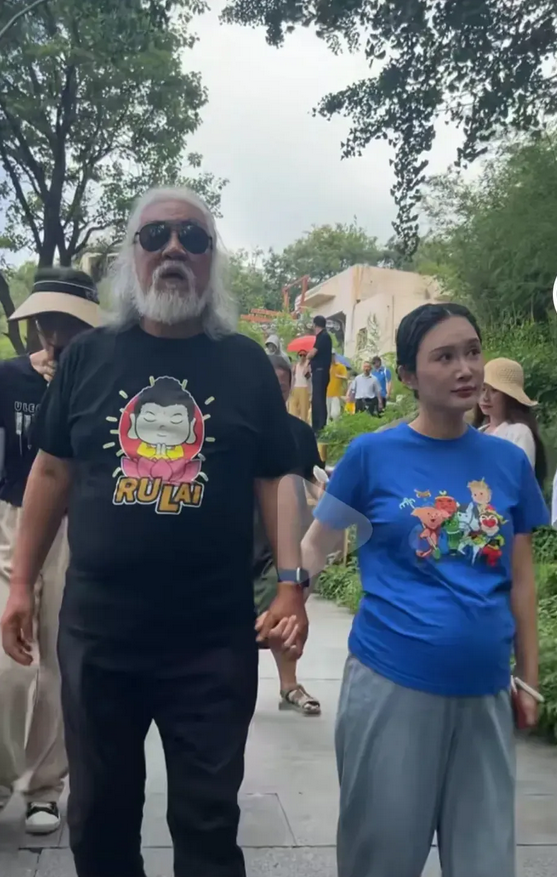 张纪中导演，都 73 岁了，却依然精力旺盛！这不，夫人又怀上了。
年轻人不生孩子