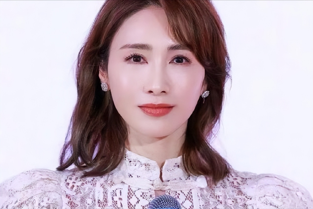 15年前,为报恩嫁给隐疾富豪的她,脸垮成这样,如今后悔了吗?(女孩为了报恩竟然嫁给瘫痪)-第19张图片-九妖电影 15年前,为报恩嫁给隐疾富豪的她,脸垮成这样,如今后悔了吗?(女孩为了报恩竟然嫁给瘫痪)-第19张图片-九妖电影