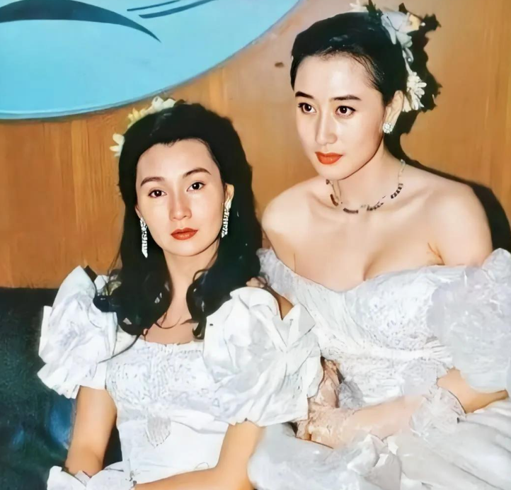 2004年，李连杰和女儿在印尼大海啸中失踪，他回忆说：当时大浪突然席卷而来，他抱