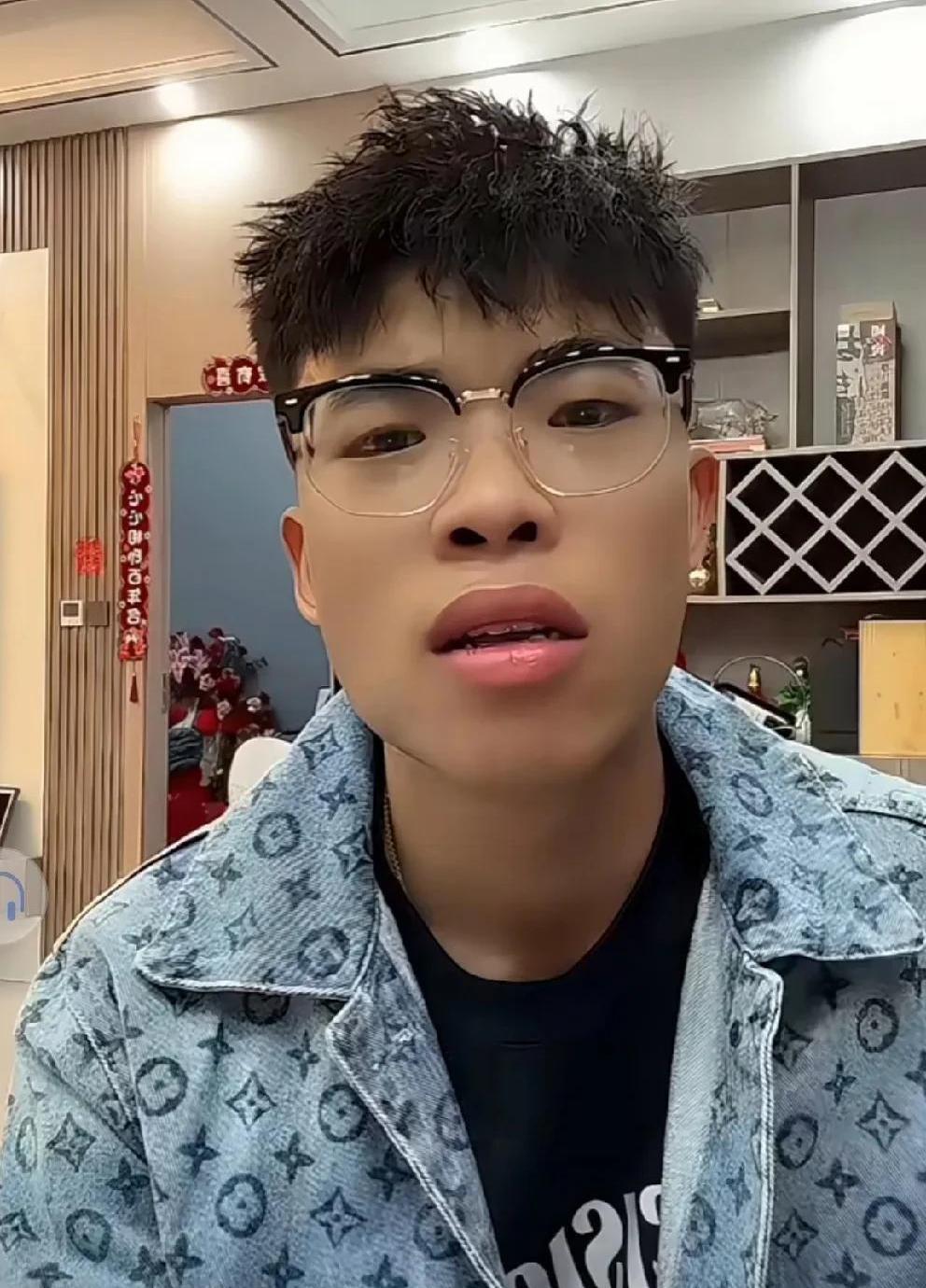 昨晚澳门雷少炸了！直播间里，他像头发怒的狮子，对着8万观众吼：“谁再欺负燕来，我