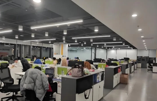 明天公司要放年假了，还是十几天过年，自己不想闲着，想搞点副业做，赚个过年钱就行，