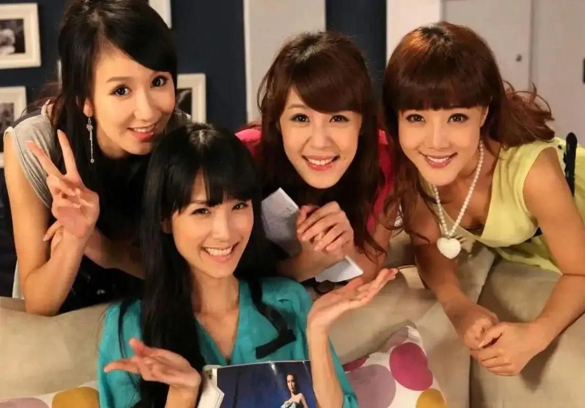 2月21日，狗仔刘大锤爆料85花中离婚的还有小姨妈，惊呆一众网友，她竟然结过婚？