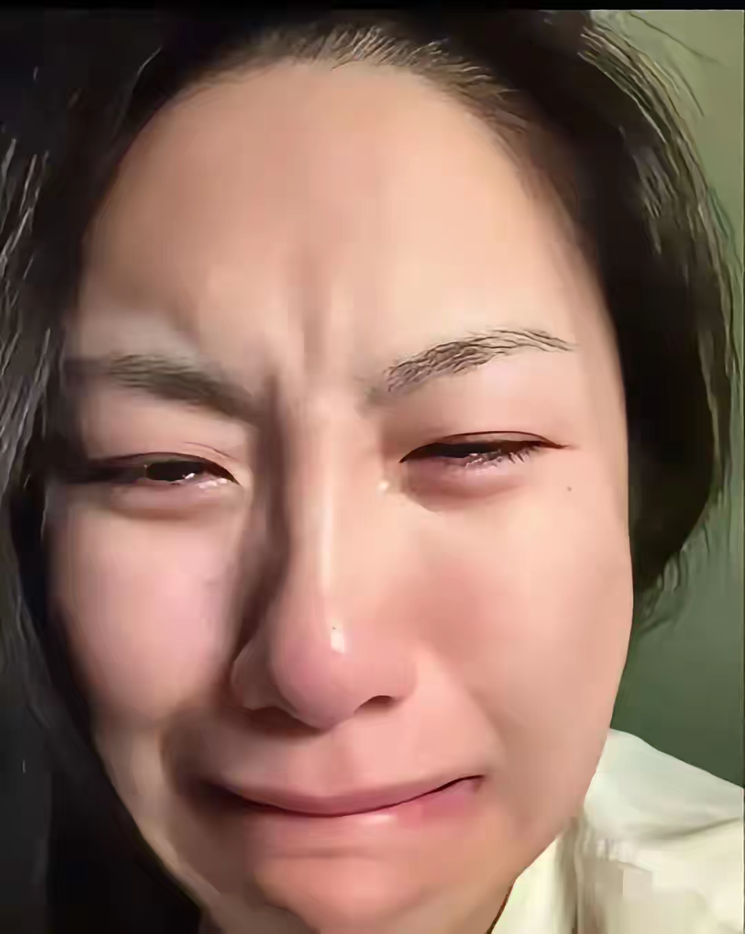 本人是碧桂园的房屋销售，今天终于发工资了，上个月卖了十三套房子，领了90万的工资