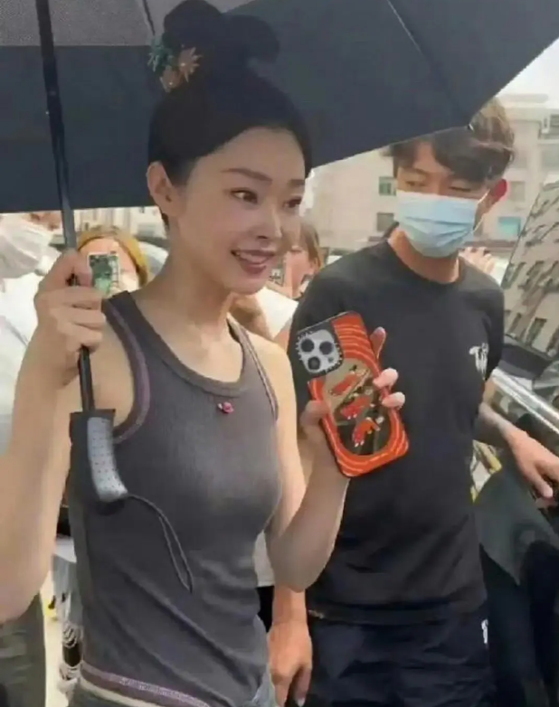 请问她上厕所是怎么解决的？ ​