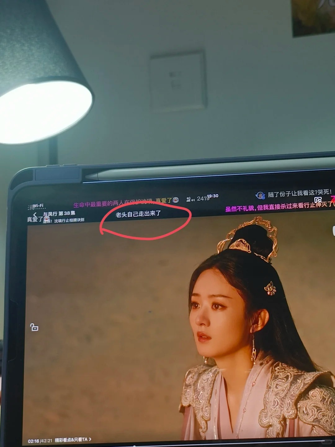 不是弹幕你……
看正难过呢，一句“老头自己走出来”没把我笑飞……鬼才哈哈哈哈哈哈