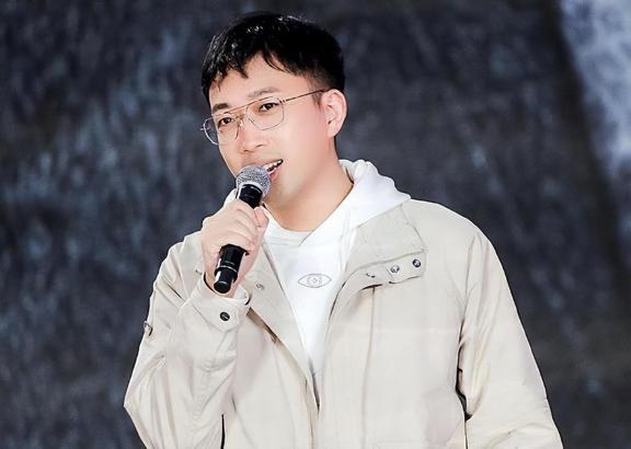 朱亚文最近亮相被嘲“面相变了”,于正当年的话,总算有人信了!(朱亚文颜值超高吗)-第5张图片-九妖电影 朱亚文最近亮相被嘲“面相变了”,于正当年的话,总算有人信了!(朱亚文颜值超高吗)-第5张图片-九妖电影