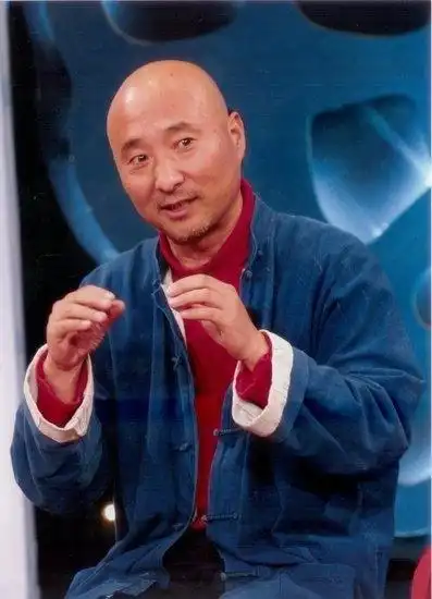 有问，陈佩斯老师你怎么不上春晚？他回应：我很干净！这回答掷地有声，令人敬佩！