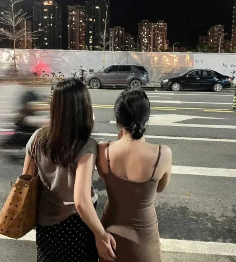 一个已婚一个未婚，你能看出来吗？

