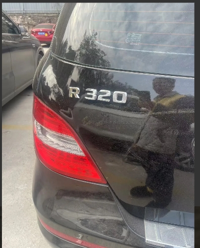 奔驰R级到底输在哪里？真的让人心疼…说底盘、说车身…该有的都有了，但无奈还是差强