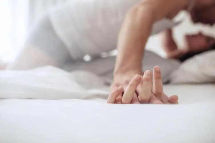 “这报应来的太及时了！”江西抚州，男子在宾馆开房，给情人庆生，两人滚完床单，男子