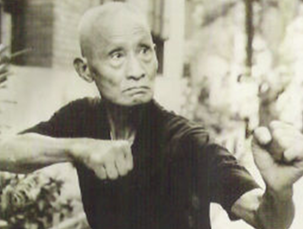 1930年，武术家万籁声在上海与德国拳击家克利比武。克利对万籁声说：“你这么瘦小
