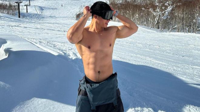 泰国健身网红，雪地大秀肌肉，这体脂率让人羡慕