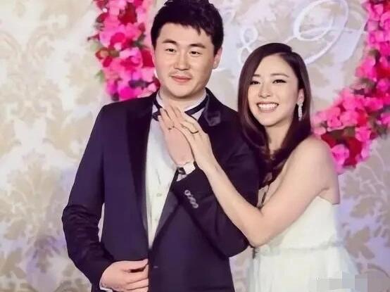 黄小蕾：苦追大张伟，不成，闪婚闪孕嫁富豪
