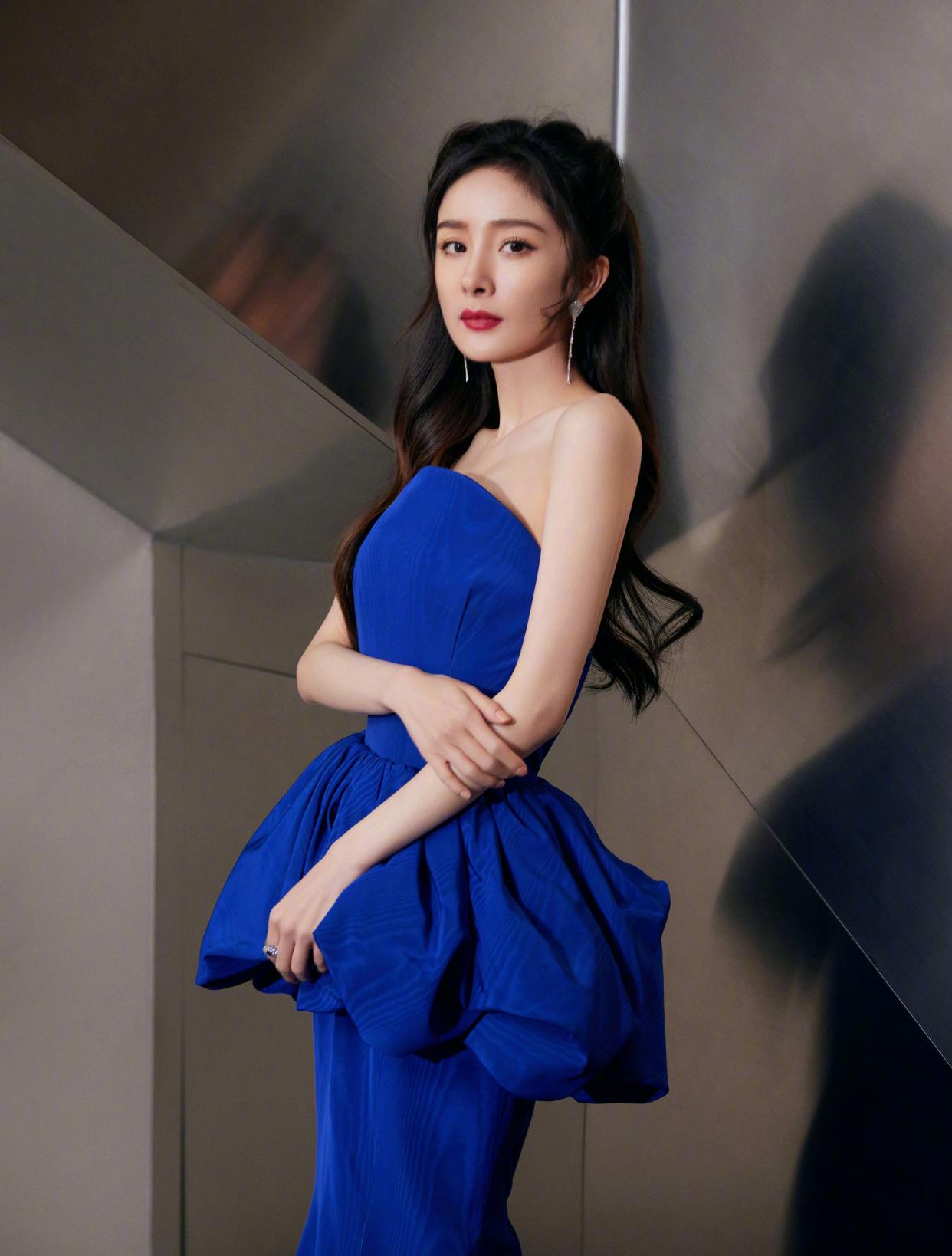 杨幂才是行走的教科书穿搭