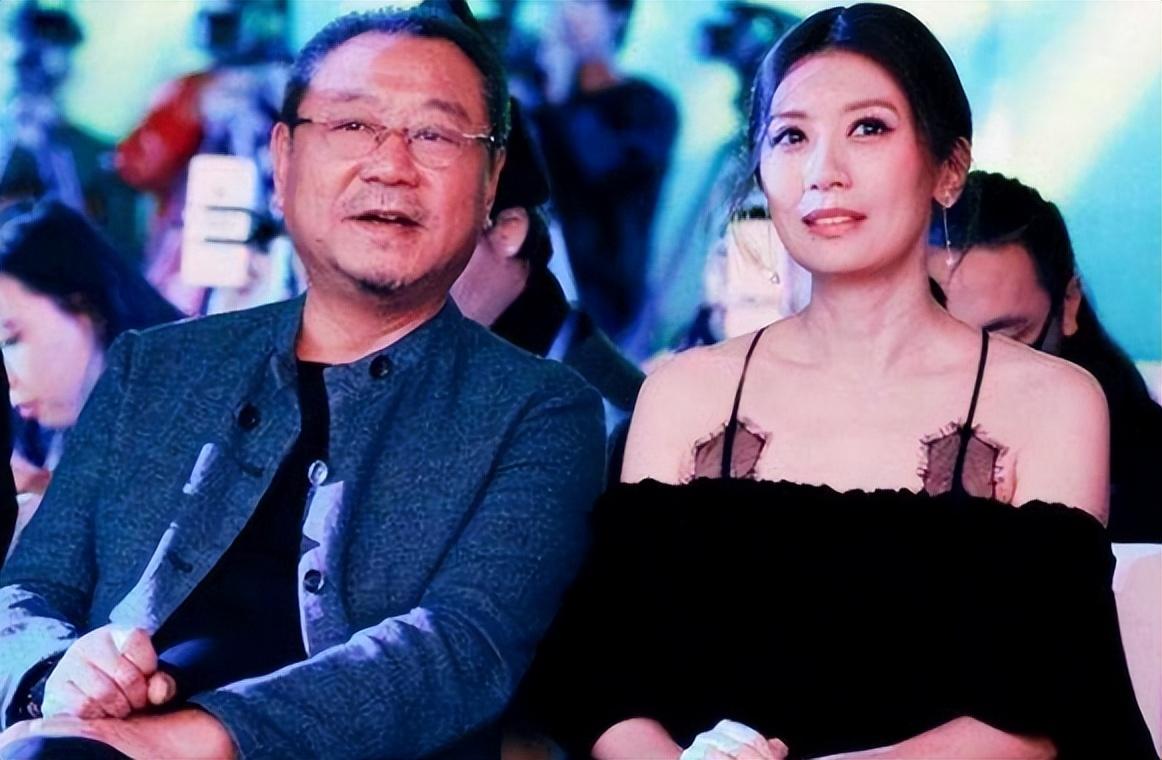 1988年，范伟和一个女孩相亲，他点了一桌子菜，但女孩却没动，他心想这事又黄了，