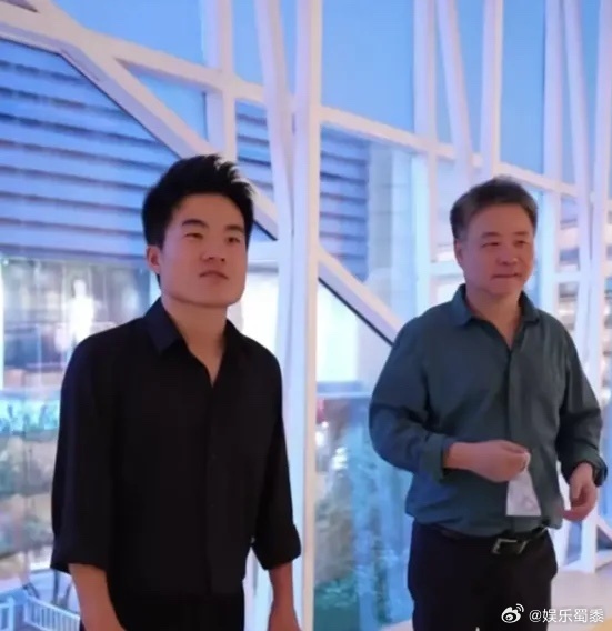 一次，余华问董宇辉：：“雍正为什么要杀年羹尧？”董宇辉说：“因为他飞扬跋扈，树敌