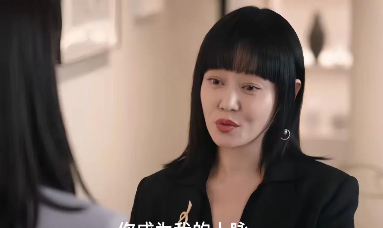 实在忍不住，必须吐槽一下：
《蔷薇风暴》里，谭卓顶着额前的“厚门帘”，居然演了整
