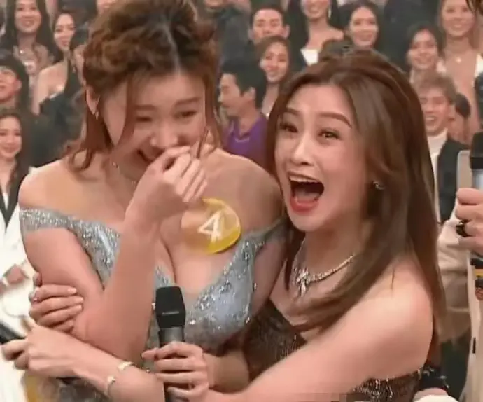 李芷晴港姐，因为事业线一夜成名！