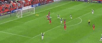 又是魏震，这次失误连球都找不到了！光头就是不长记性啊！这么重要的比赛还让他上，心