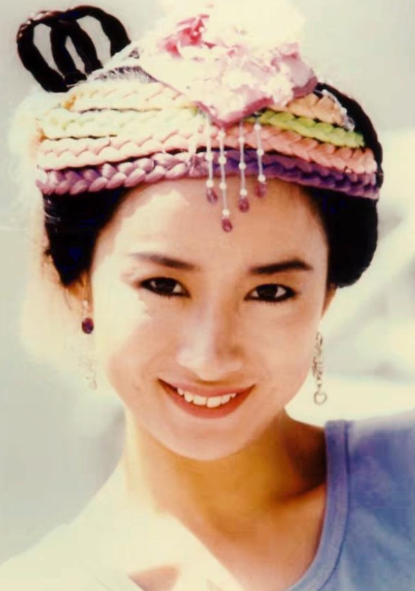 谢宁21岁那年，夺得“香港小姐冠军”，惊艳众人！

她是内地妞，她夺下港姐冠军之