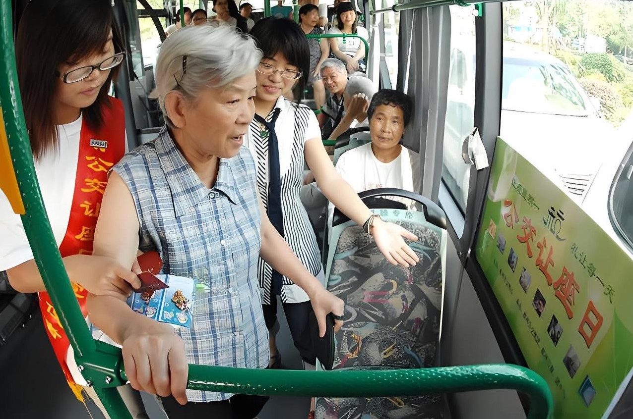 俗话说“家有一老，如有一宝”，为什么有些老人还会被儿女嫌弃？想要成为聪明的老人，