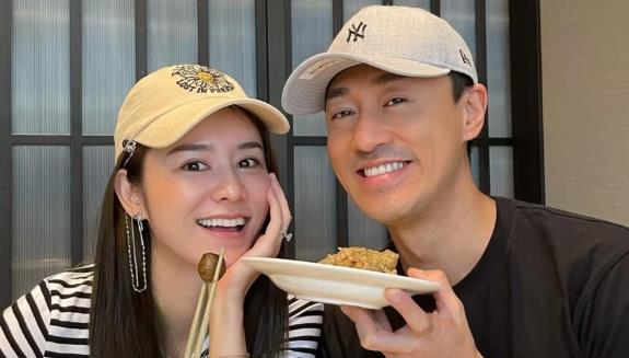 林峰出身演艺世家，出道后凭借帅气外表与演技圈粉无数。然而他感情生活丰富，多次“因