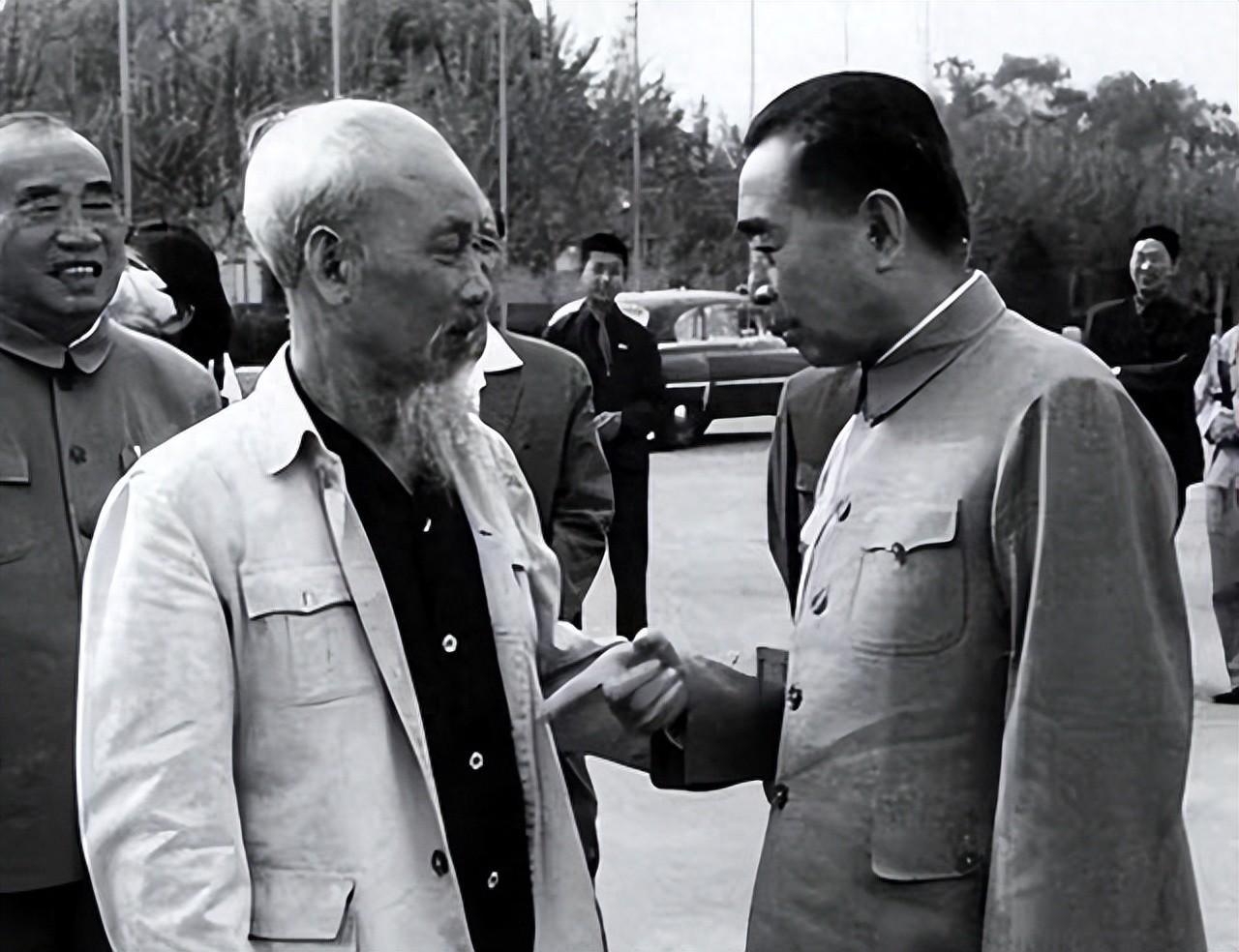 1985年，在多重压力的胁迫下，越南领导人黎笋终于撑不住了，开始去找印度帮忙说和