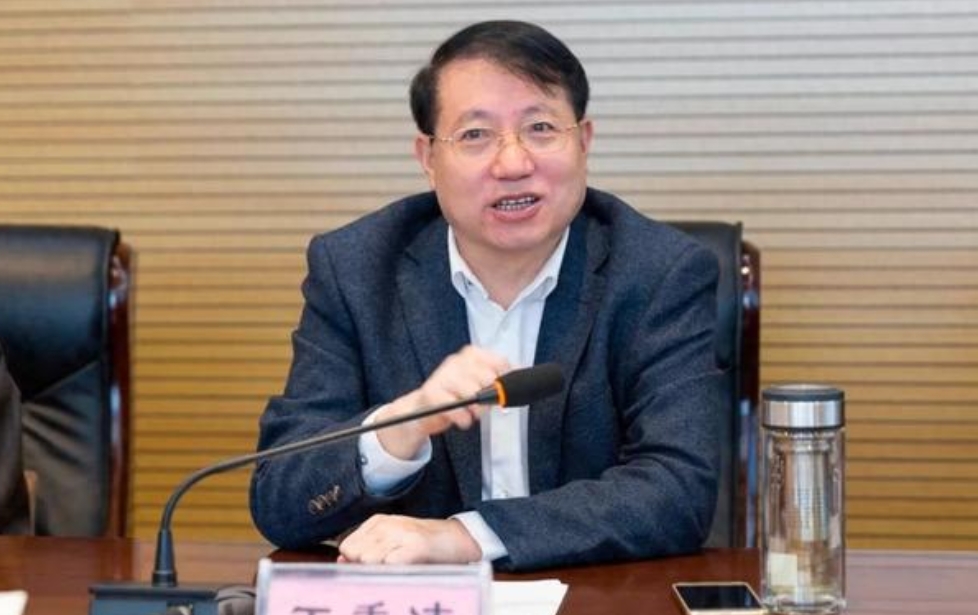 时隔三个多月，贵州省反腐再出重拳，同日次“三连发”，三名厅官被查落马，分别是：贵