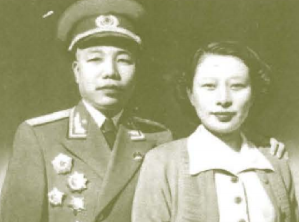 1933年，红33军军部特务营营长任俊卿被押到1处土坑位置，保卫干部叫来2名“犯