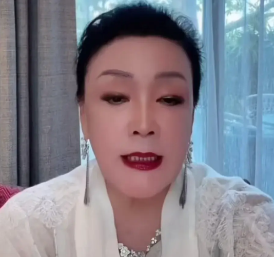 张兰确实应该管管自己那张嘴了，吃一堑长一智！卖东西就卖东西，其他无关的少说微妙，