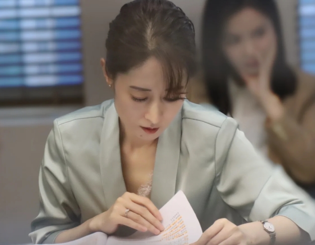 不愿看富豪丈夫脸色，离婚后活出“新姿势”